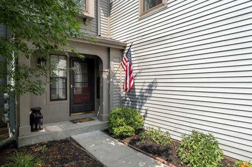 222 Cobblestone Ct, Newport, KY 41076-1882