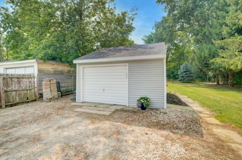 9018 26th Ave, Kenosha WI  53143-6614 exterior