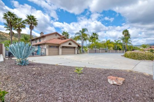 8866 Hunter Ct, Alpine, CA 91901-2600
