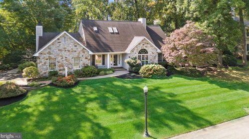15 Stonebridge Dr, Hockessin, DE 19707-9181