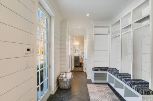 66 Wheatley Rd, Westbury NY  11568-1212 exterior