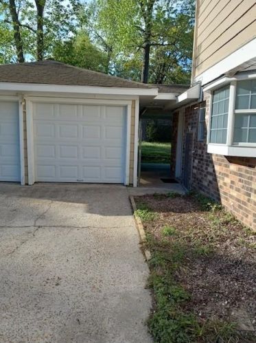 2629 Woodloch St, Conroe TX  77385-8581 exterior