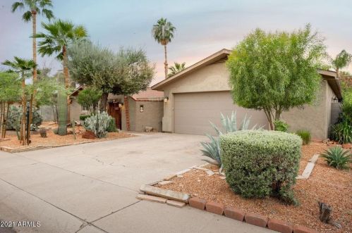 7210 17 Ave, Phoenix AZ 85027-5307 exterior