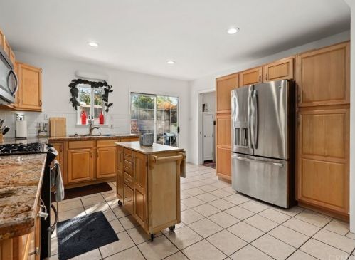 7356 Leescott Ave, Van Nuys CA  91406-2629 exterior