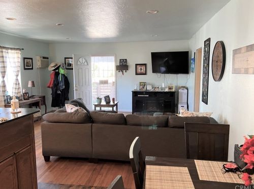 5931 Orange Ave, Long Beach CA  90805-3553 exterior