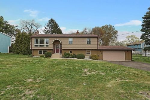 15 Benneville Rd, Milford CT  06461-2432 exterior