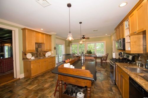 146 Shr Rd, Mount Sinai NY  11766-1237 exterior