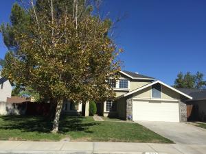 1233 Geraldine Ln, Lancaster, CA 93535-4815