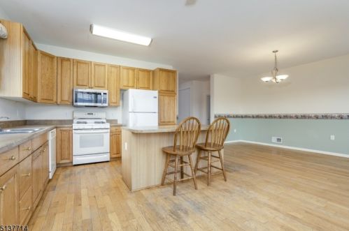 65 Kensington Cir, Belvidere NJ  07823-1700 exterior