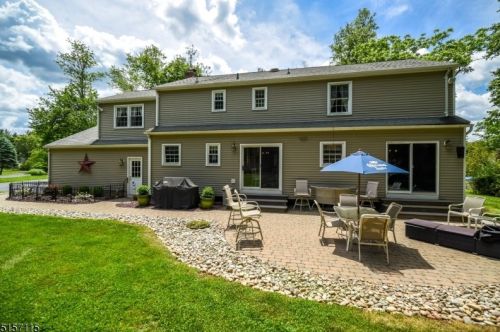 6 Cheryle Way, Annandale NJ  08801-3416 exterior