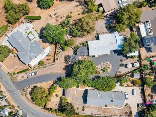 596 Vale Vw Dr, Vista CA  92081-6741 exterior