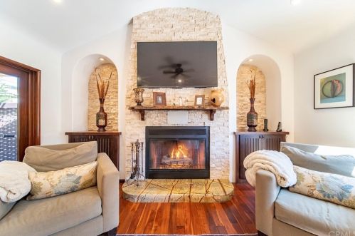 41 Corinthian Walk, Long Beach, CA 90803-4068