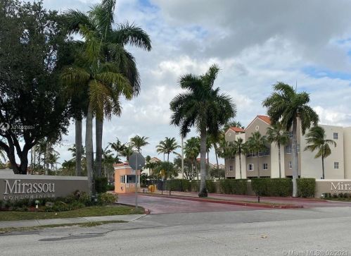 6065 186th St, Hialeah FL  33015-6099 exterior