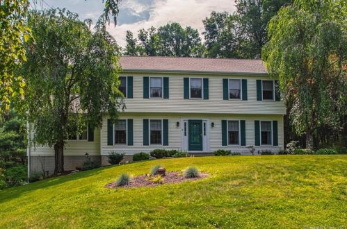 50 Colonial Ridge Dr, Gaylordsville, CT 06755-1003