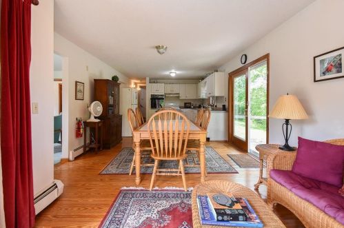 38 Noble St, South Kingstown RI  02882-3941 exterior