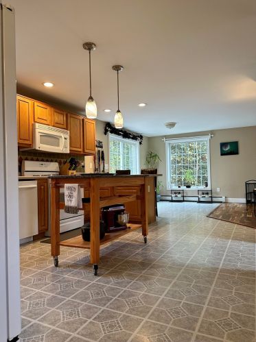 23 Strawberry Ln, Raymond NH  03077-2080 exterior
