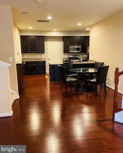 7901 Crescent Park Dr, Gainesville, VA 20155-1570