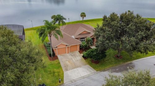 650 Hart Lake Dr, Winter Haven, FL 33884-4145