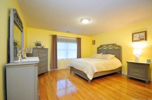 67 Steeplechase Dr, Manchester CT  06040-7066 exterior