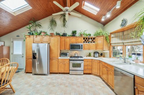 40 Royal Ln, Northport NY  11768-3332 exterior