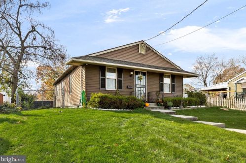 819 Velde Ave, Camden, NJ 08110-3432