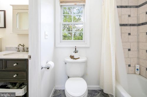 240 O St, Purcellville VA  20132-3002 exterior