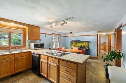 21 Brookside Ave, North Providence RI  02911-1510 exterior