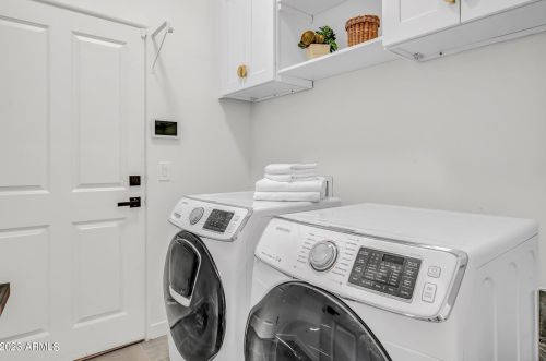 7627 22nd St, Phoenix AZ  85020-4706 exterior