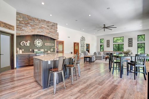 8431 Big Bend Rd, Waterford, WI 53185-1232