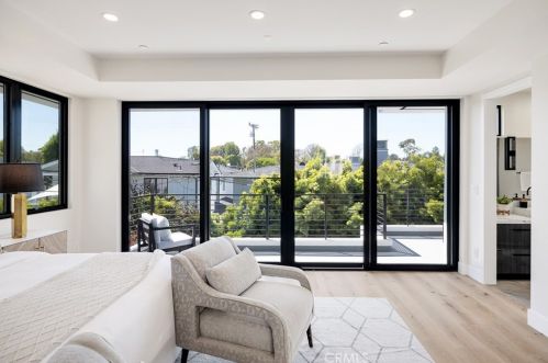 1813 Walnut Ave, Manhattan Beach CA  90266-5018 exterior