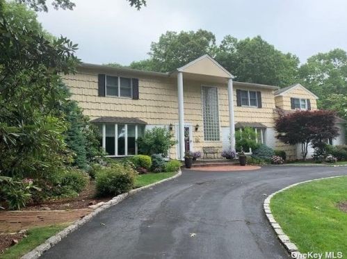 9 Chablis Dr, Huntington Station, NY 11746-5835