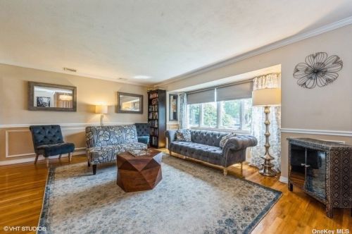 1214 Allen Dr, Seaford, NY 11783-1701