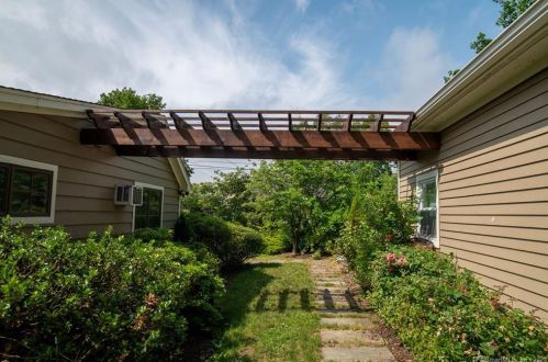 9 Cotton Tail Ln, Brookfield Center, CT 06804-1000