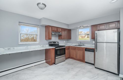 2465 Galbraith Rd, Cincinnati OH 45239-4208 exterior