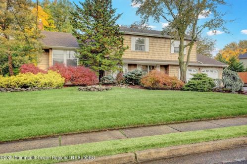 20 Lake Ontario Ln, Morganville, NJ 07751-1643