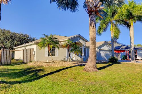 715 Tatum Ter, Fort Pierce, FL 34953-2690