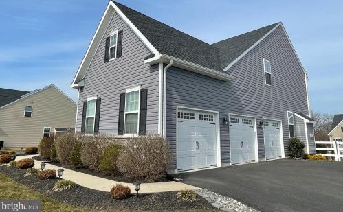 2290 Sterling Dr, Gilbertsville, PA 19525-9368