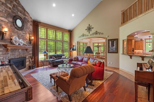 2765 Shagbark Dr, Kewaskum, WI 53040-9010