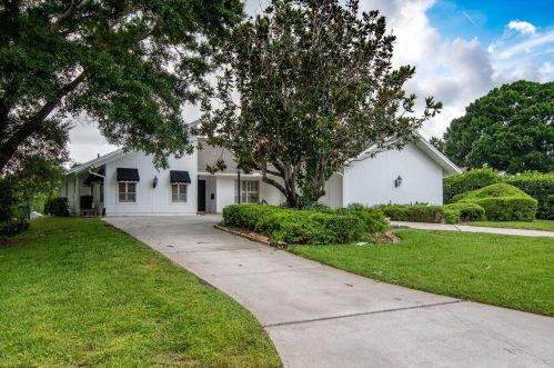 849 Apalachee Dr, Saint Petersburg, FL 33702-2725
