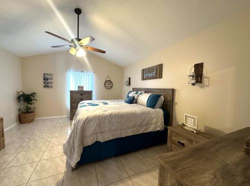 2062 Floresta Dr, Fort Pierce FL  34984-4706 exterior