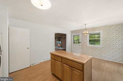 2206 Youngs Dr, Haymarket VA  20169-1534 exterior