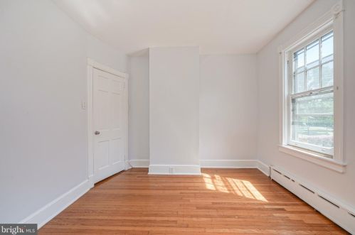 404 Maple Ave, Camden NJ  08109-2021 exterior