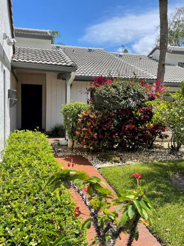 68 Cambridge Ln, Boynton Beach, FL 33436-6215