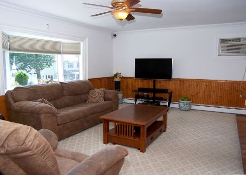 149 Dougherty Ave, Holbrook, NY 11741-3230