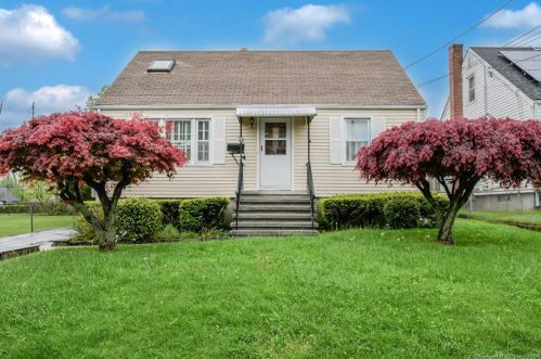 25 Houston Ave, Bridgeport, CT 06606-3041
