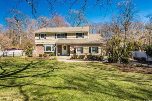 27 Peterborough Dr, Northport, NY 11768-1117