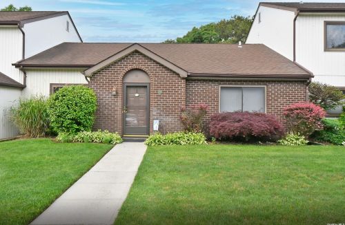 3 Sheila Ct, Holtsville, NY 11742-2249