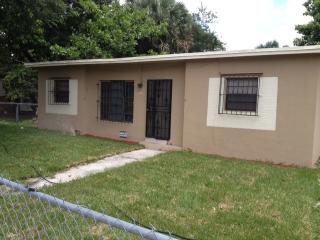 2241 152nd Ter, Miami FL  33054-2725 exterior