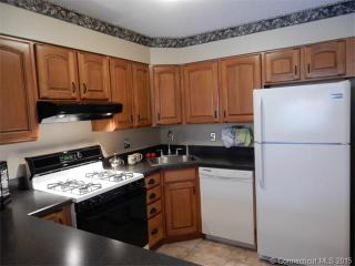 136 Cottonwood Rd, Hartford CT  06111-4213 exterior