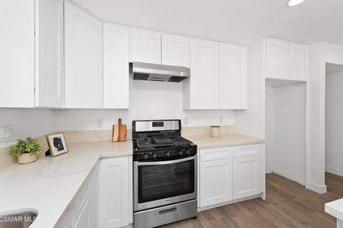 2169 Marvel Ave, Simi Valley CA  93065-2211 exterior